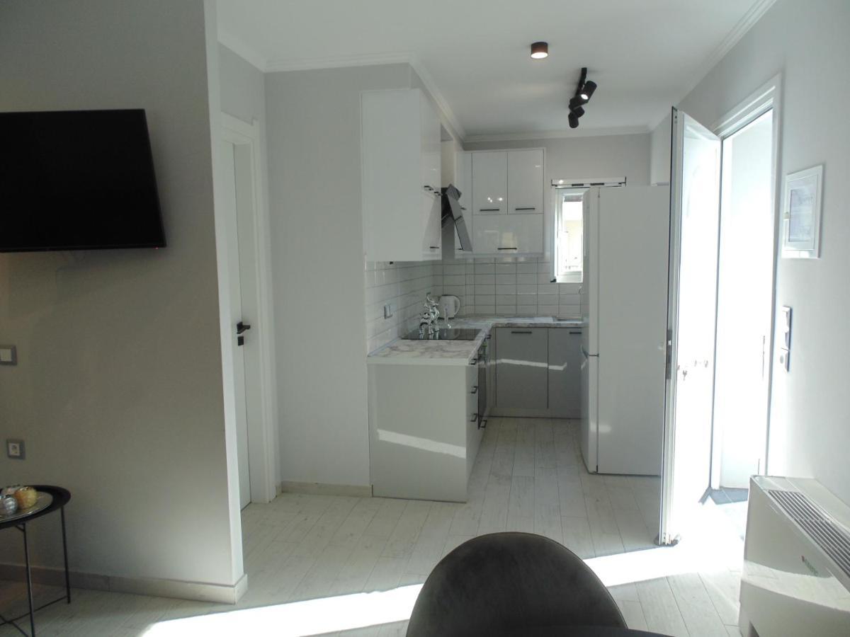White Rose Apartment *