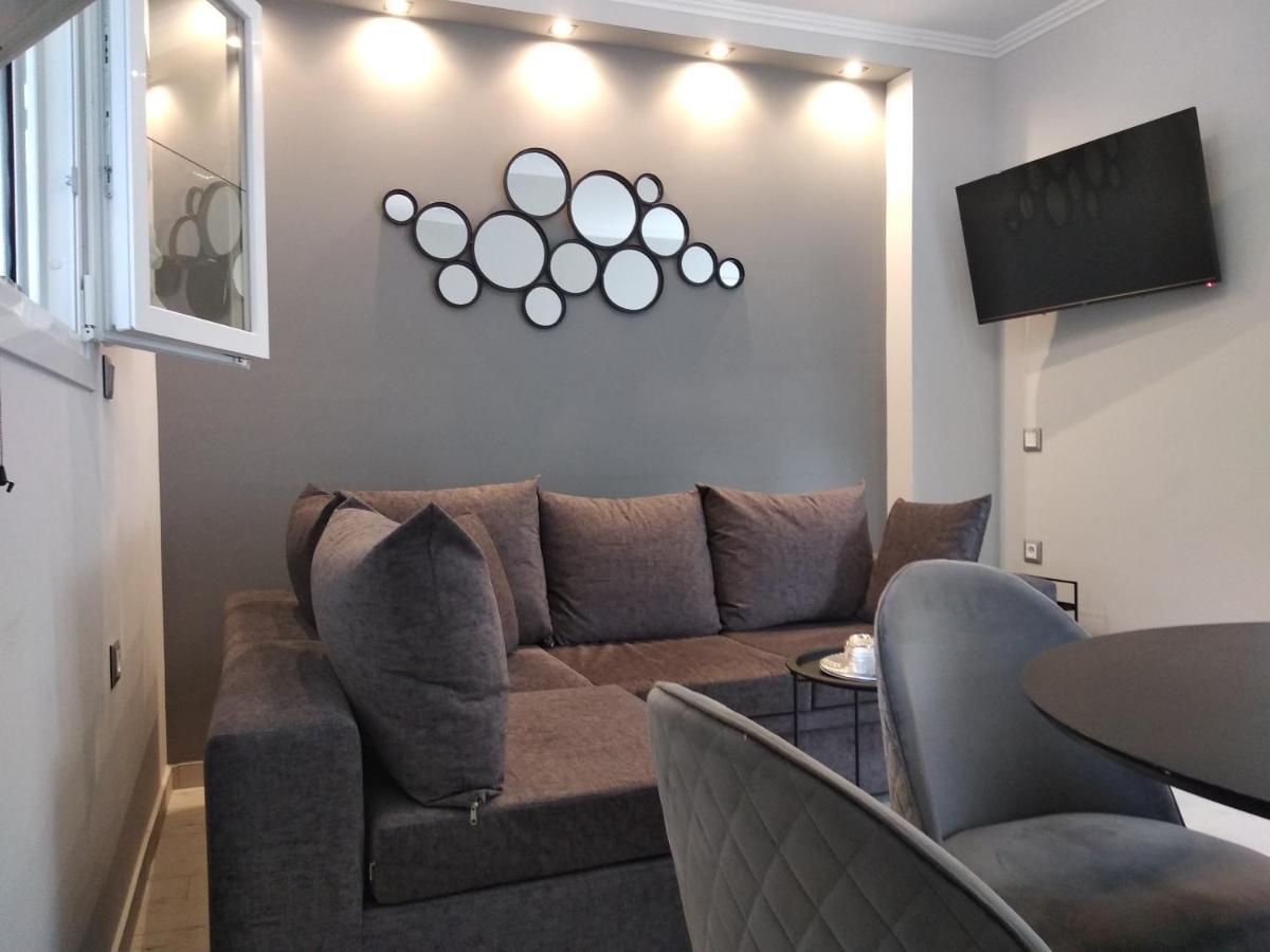 White Rose Apartment *